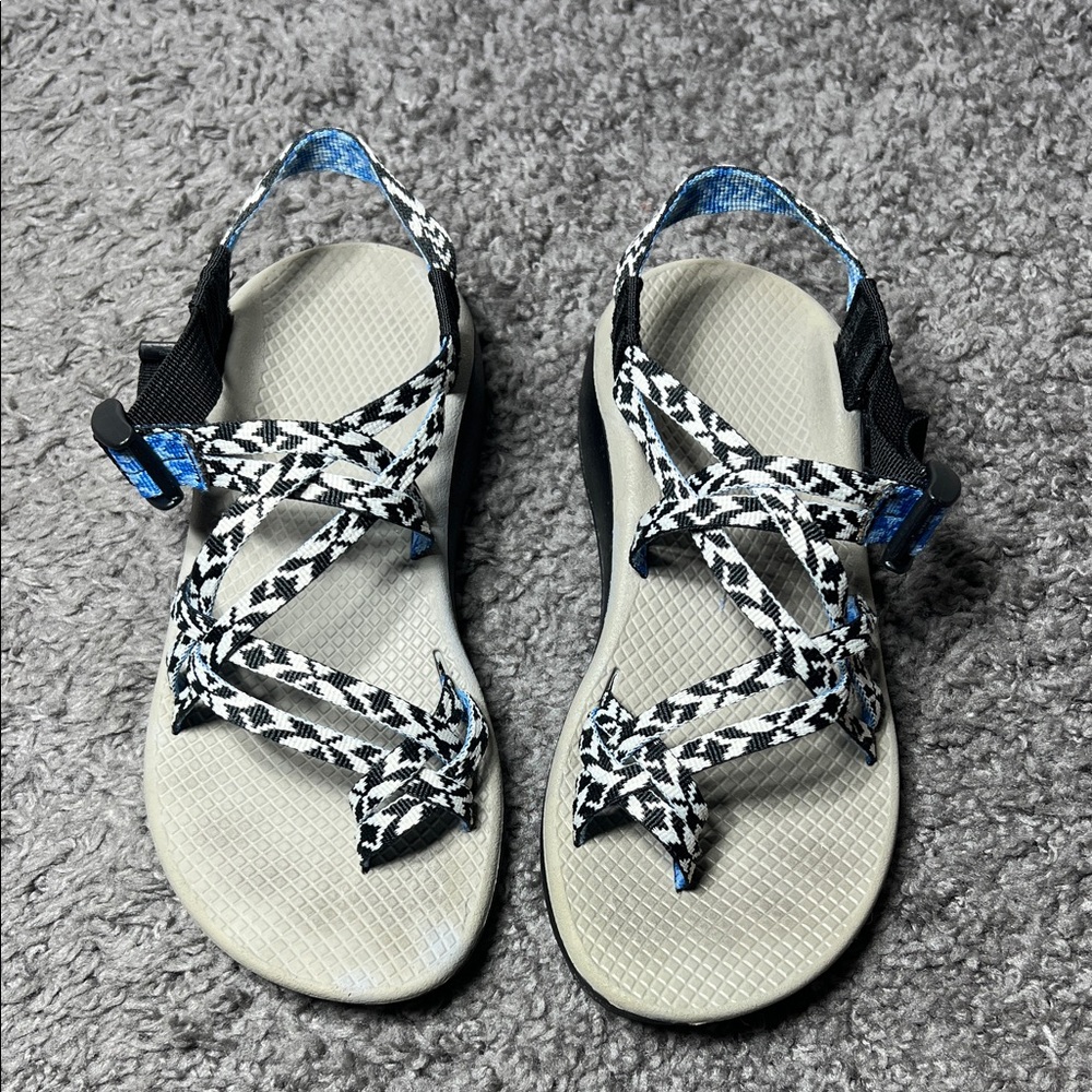 Chaco Women's Z/Cloud Black White Toe Loop Outdoor sandals size 8